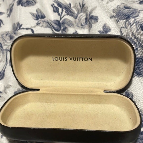 🌟🌟HOST PICK🌟🌟 Stunning Louis Vuitton Sunglasses - Picture 9 of 11